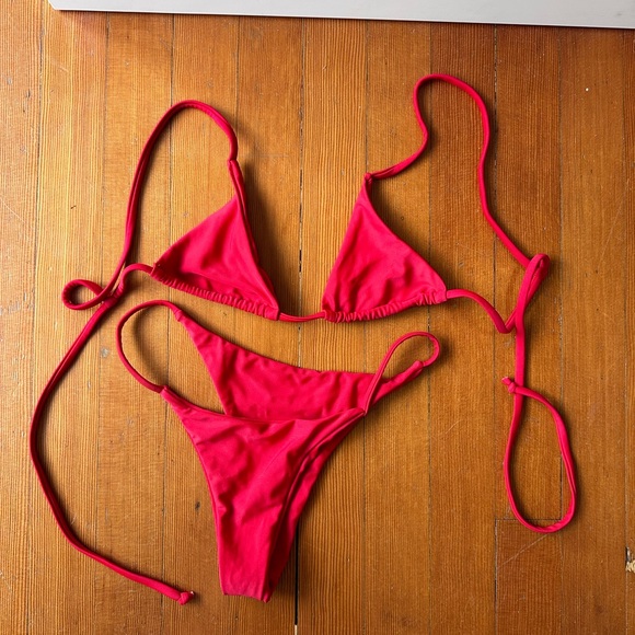 Bikinis - Picture 4 of 4